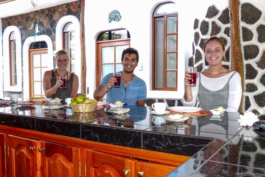 Hotel Coloma Galapagos Puerto Ayora  Buitenkant foto